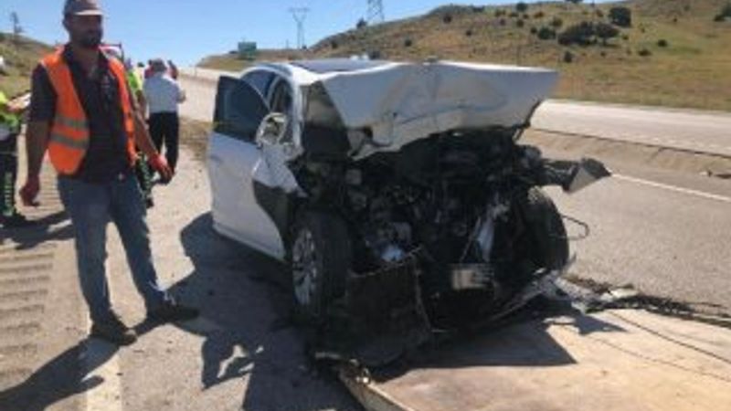 İş makinesine arkadan çarpan otomobil sürücüsü öldü