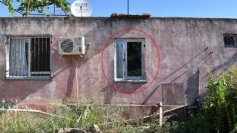 Pencereden giren şüpheli bir kadını bıçakladı