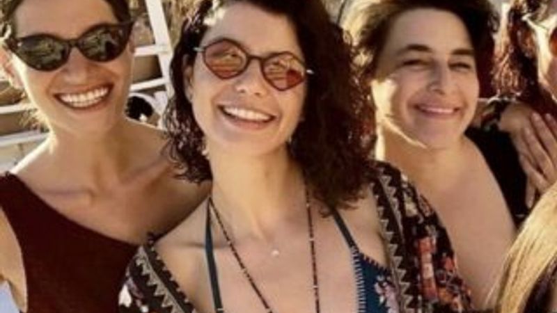 Beren Saat ve arkadaşları tatilde