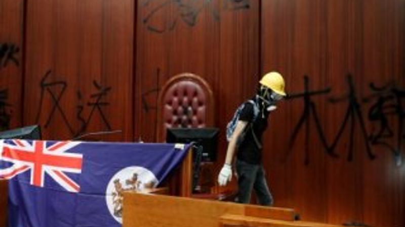 Çin'den İngiltere'ye: Kolonyalizm hayali kuruyorsunuz