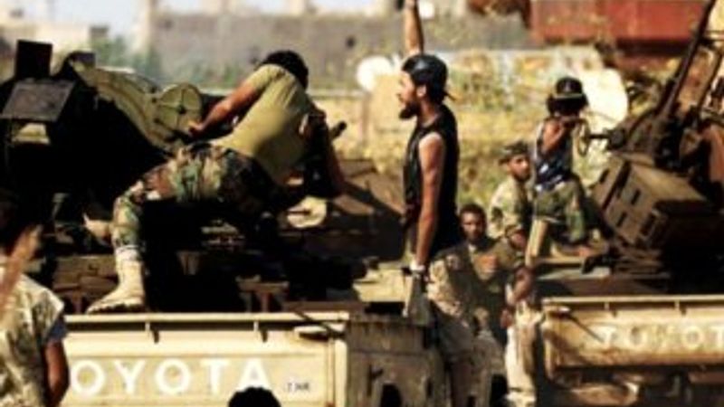 Hafter güçleri göçmen merkezini vurdu: En az 40 ölü