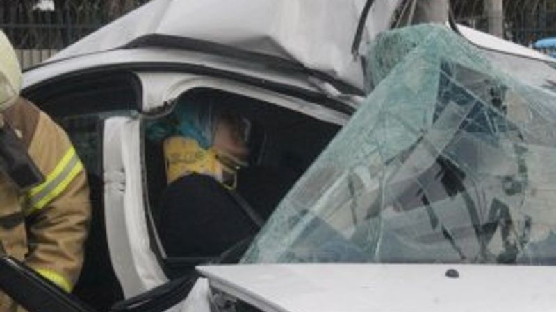 Bakırköy'deki feci kazada anne oğul ölümden döndü