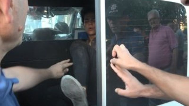 Samsun'da kimliksiz şahıs polislere tekme atmaya çalıştı