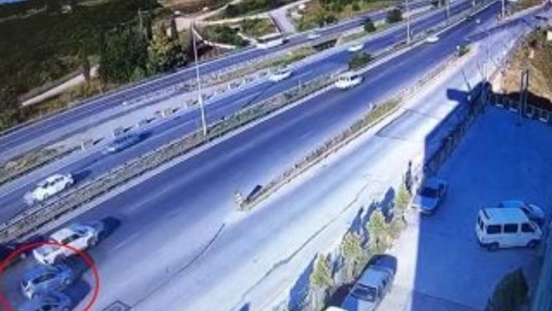 D-100 karayolunda makas kazası kamerada