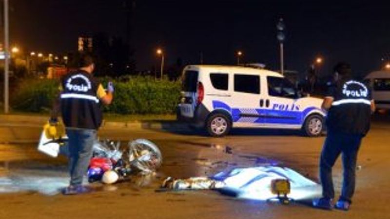 Adana'da ticari araç ile motosiklet çarpıştı: 1 ölü