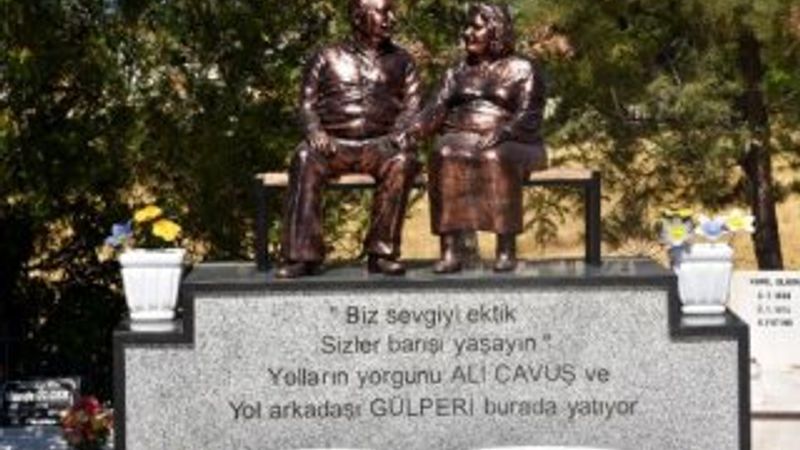 Almanya'da peş peşe ölen çiftin heykelleri dikildi