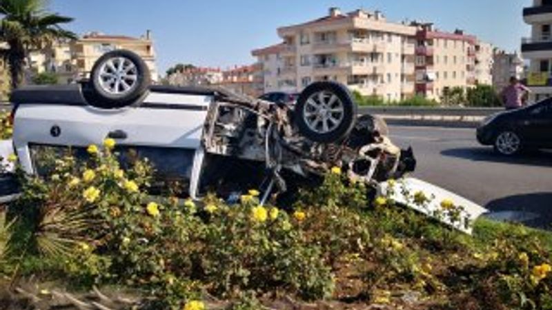 Bursa'da sürücü takla atan otomobilden sağ çıktı