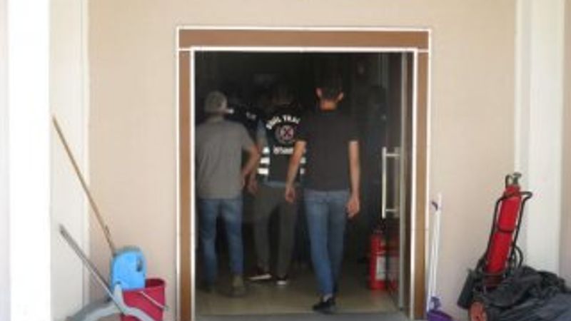 Hamile kadının bulunduğu araca saldıranlar adliyeye sevk edildi