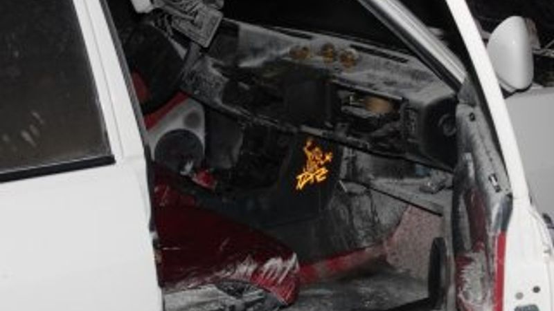 Muğla'da park halindeki araç yandı