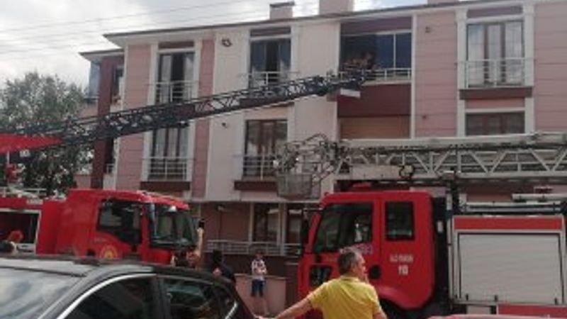 Tatile giden ailenin evlerinde yangın çıktı