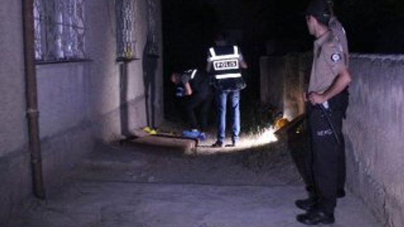 Boşanma aşamasındaki eşine pencereden kurşun yağdırdı