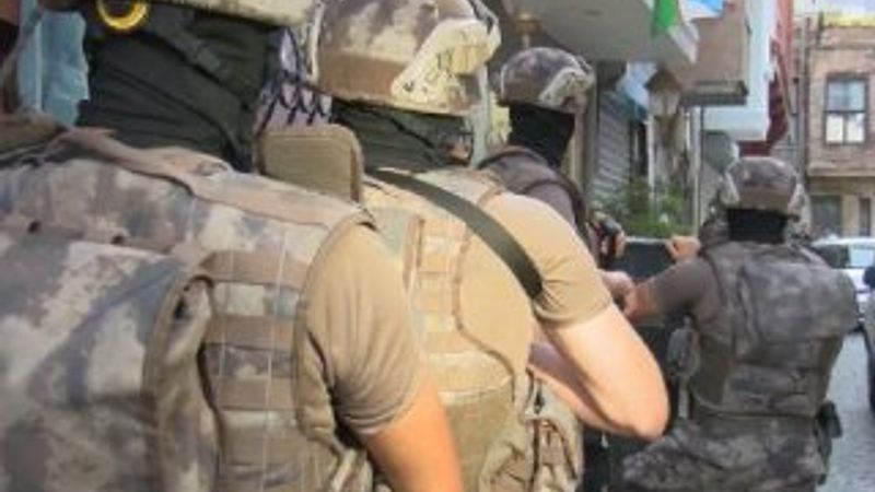 Fatih'te 40 adrese uyuşturucu baskını