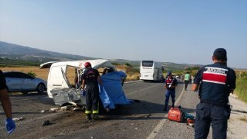 Manisa'da zincirleme kaza: 6 ölü, 10 yaralı