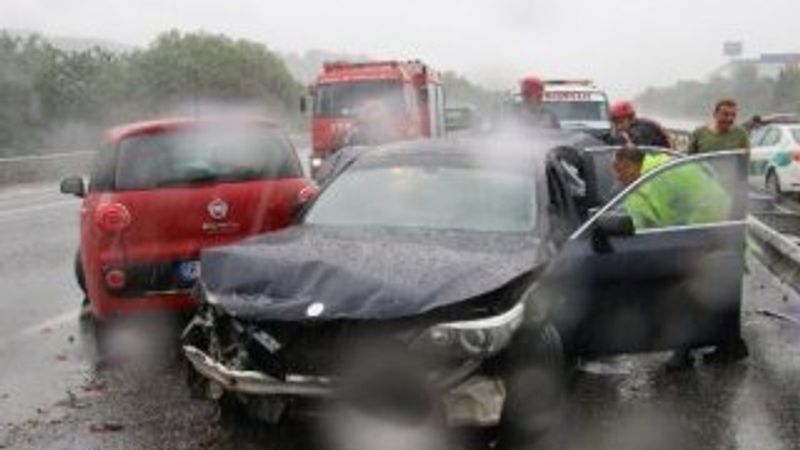 Kazaya bakarken kaza yaptı: 3 yaralı