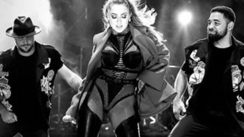 Hadise'nin sahne dansı