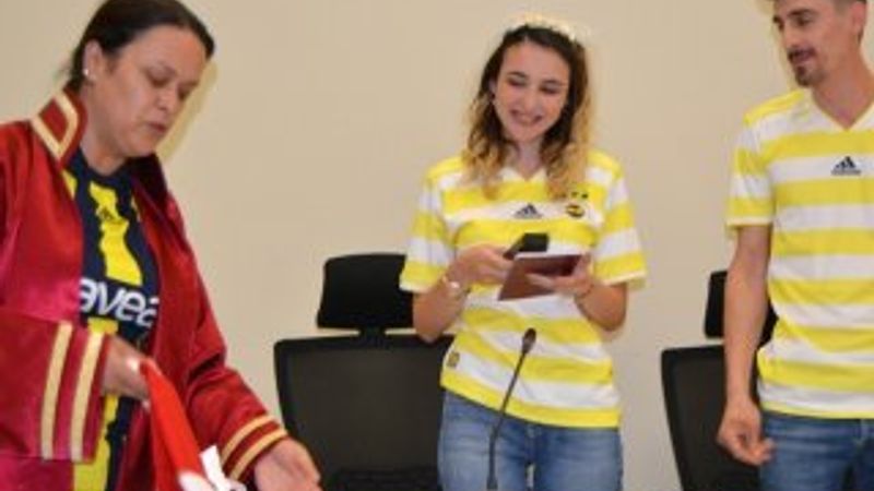 Nikah masasına formayla oturdular