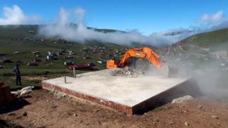 Gümüşhane'de kaçak yapı sahipleri askere saldırdı