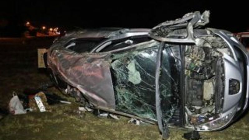 15 yaşındaki çocuğun kullandığı otomobil devrildi: 1 ölü