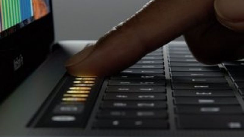 MacBook'taki Zoom uygulaması kameranızı izinsiz açıyor