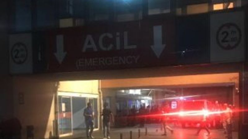 Silvan'da iki otomobil köprüde çarpıştı