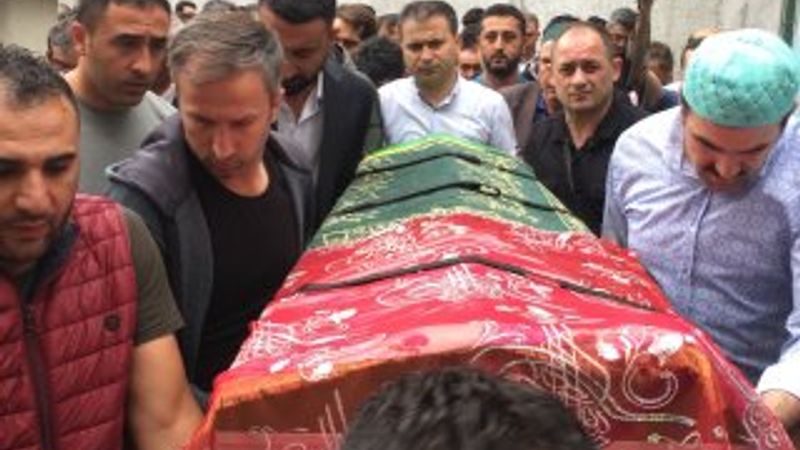 Nişanlısı tarafından öldürülen genç kadın defnedildi