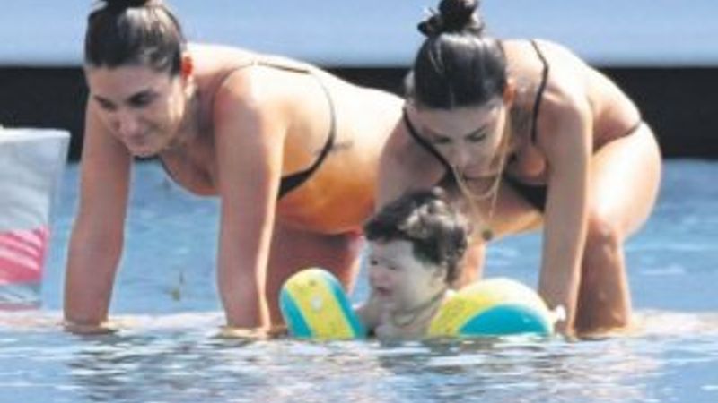 Arda Turan'ın oğlu denize girdi