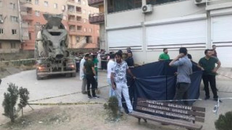 Beton mikserinin çarptığı kadın öldü