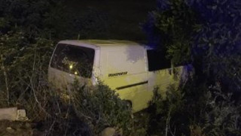 Bursa'da kaza: Minibüs tarlaya savruldu