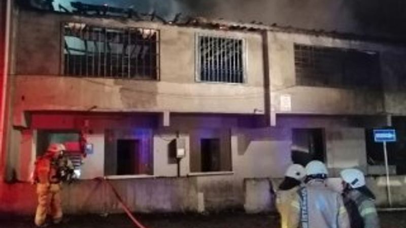 Sultanbeyli’de metruk evde yangın