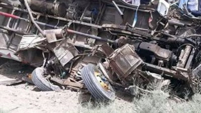 Pakistan’da otobüs kazası: 11 ölü