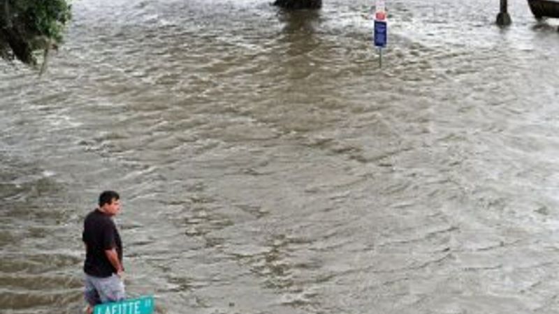 ABD'deki Barry Kasırgası yaşamı durdurdu