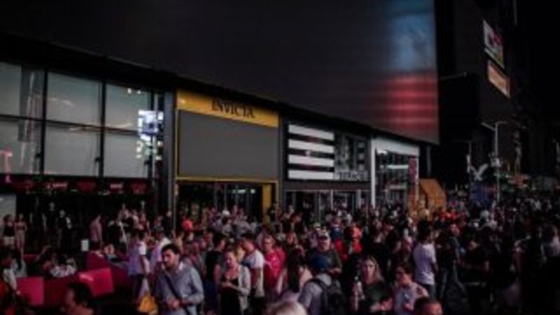 Manhattan'da elektrik kesintisi hayatı durdurdu
