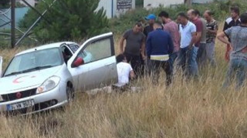 Arnavutköy'de otomobil şarampole yuvarlandı
