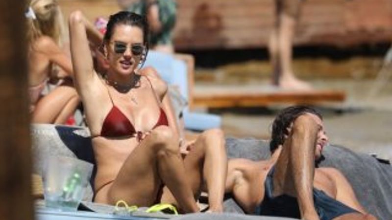 Alessandra Ambrosio tatilde