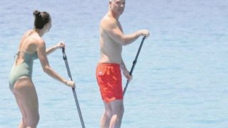 Emina Jahovic aileye girdi