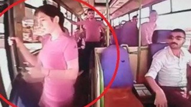 Halk otobüsünden inmeye çalışan genç kız canından oldu