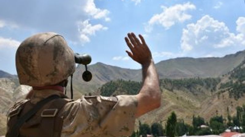 Vatanı oğluyla korumak isteyen baba Hakkari'ye tayin oldu