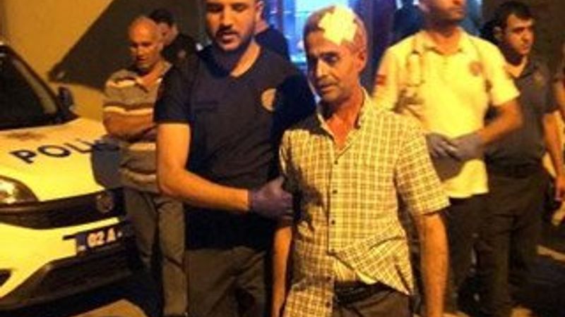 'Kadına neden baktın' deyip berberi dövdüler