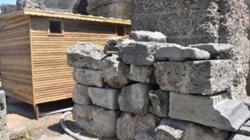 Antalya'da 'prefabrik tuvalet' tartışması