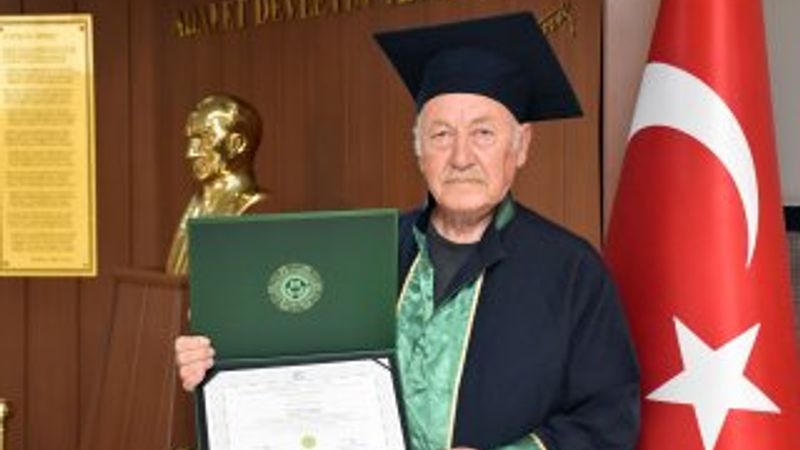 Cezaevinde ikinci üniversiteden mezun oldu