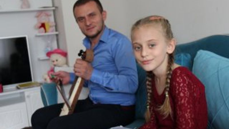 Rize'de atma türkü icra eden baba-kız