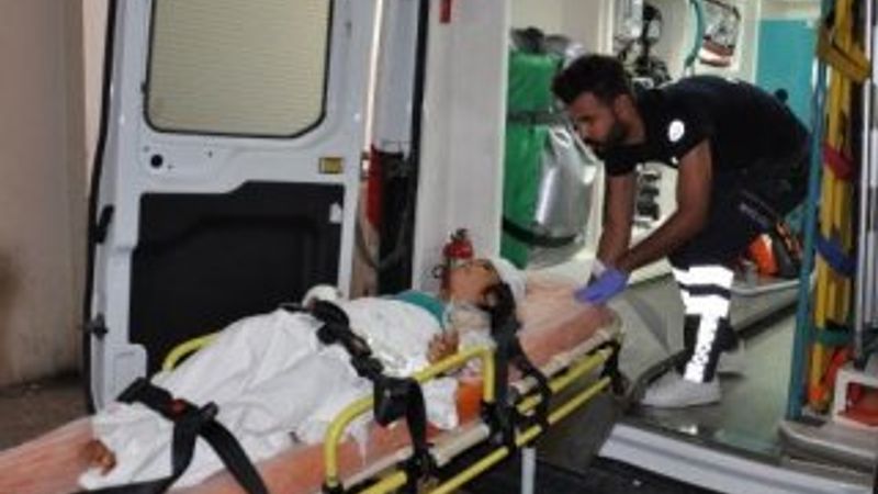 Gaziantep'te hafif ticari araç devrildi: 12 yaralı