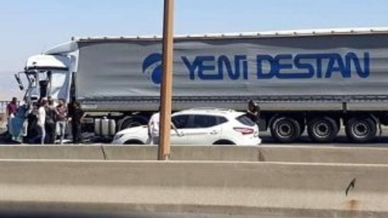 Gaziantep'te iki tır çarpıştı: 1 yaralı