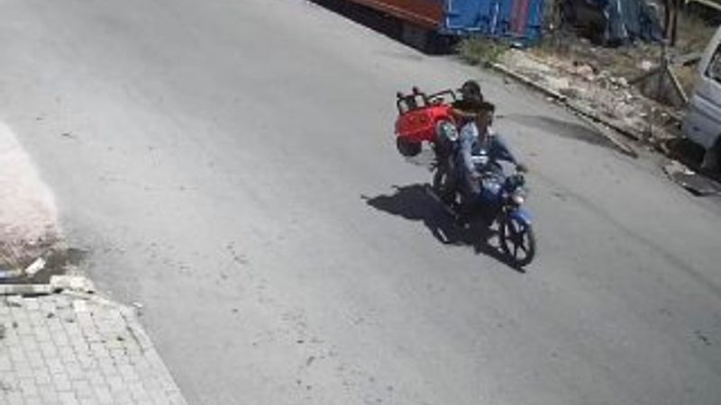 4,5 yaşındaki İkra'nın akülü arabasını çaldılar