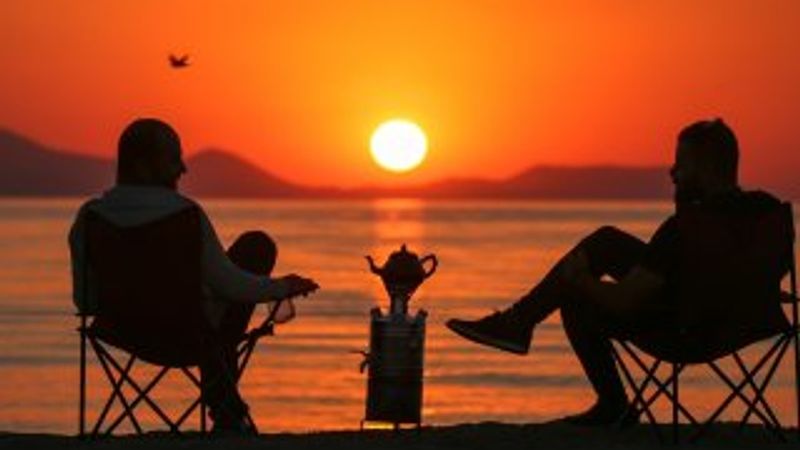 Van Gölü sahillerinde gün batımı güzelliği