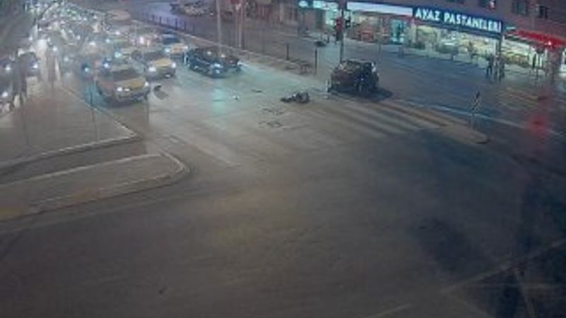 Kocaeli'de kırmızı ışıkta geçti, motosikletliyi öldürdü