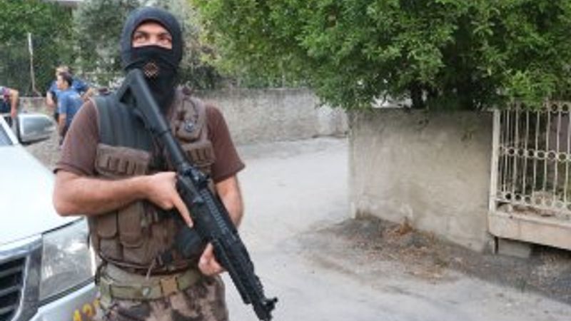 Adana’da aranan şüphelilere şafak operasyonu yapıldı