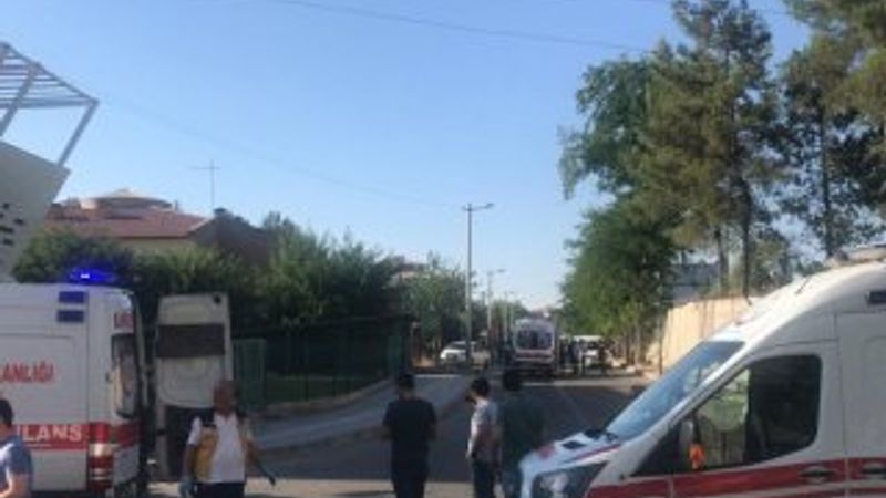 Diyarbakır'da caddeye patlayıcı atıldı: 4 yaralı