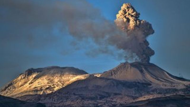 Peru'daki Ubinas Yanardağı'nda hareketlilik