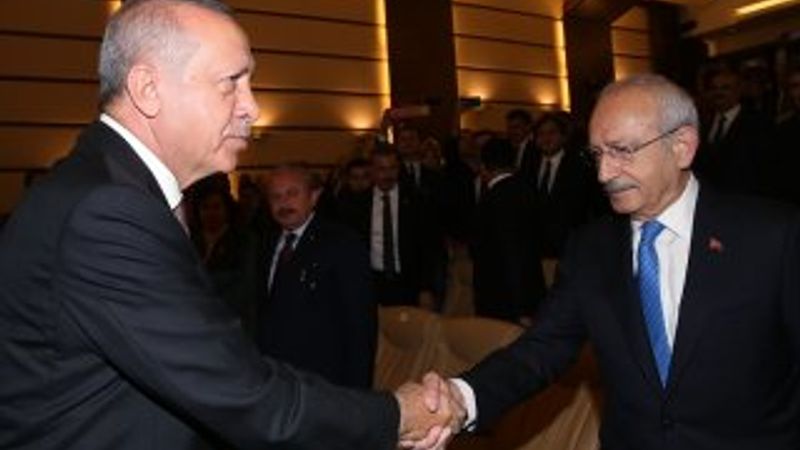 Erdoğan ve Kılıçdaroğlu birbirlerine bakmadan tokalaştı